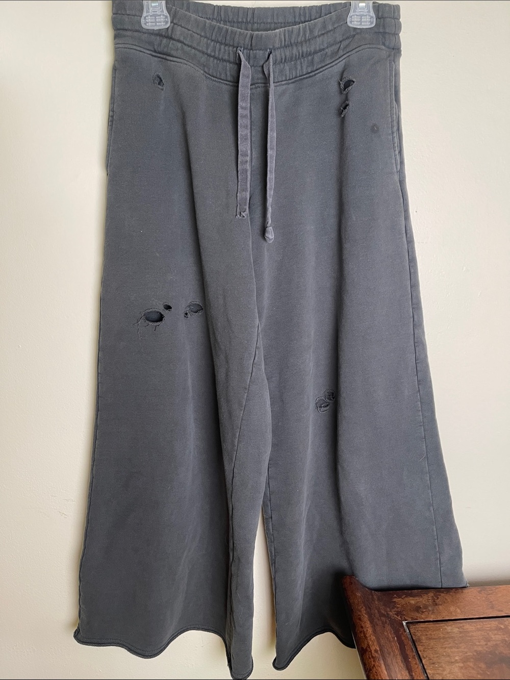Aerie wide leg distresses skater sweatpants size small